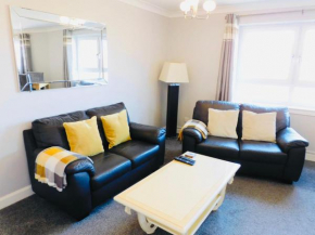 Beautiful 3 Bedroom Apt, mins from Glasgow Airport, M8 & SEC Paisley